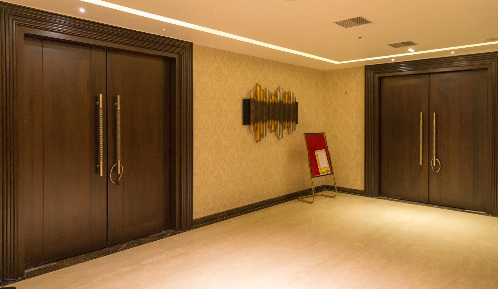 Hotel Oxina Lygon Tiruchirappalli Exterior photo